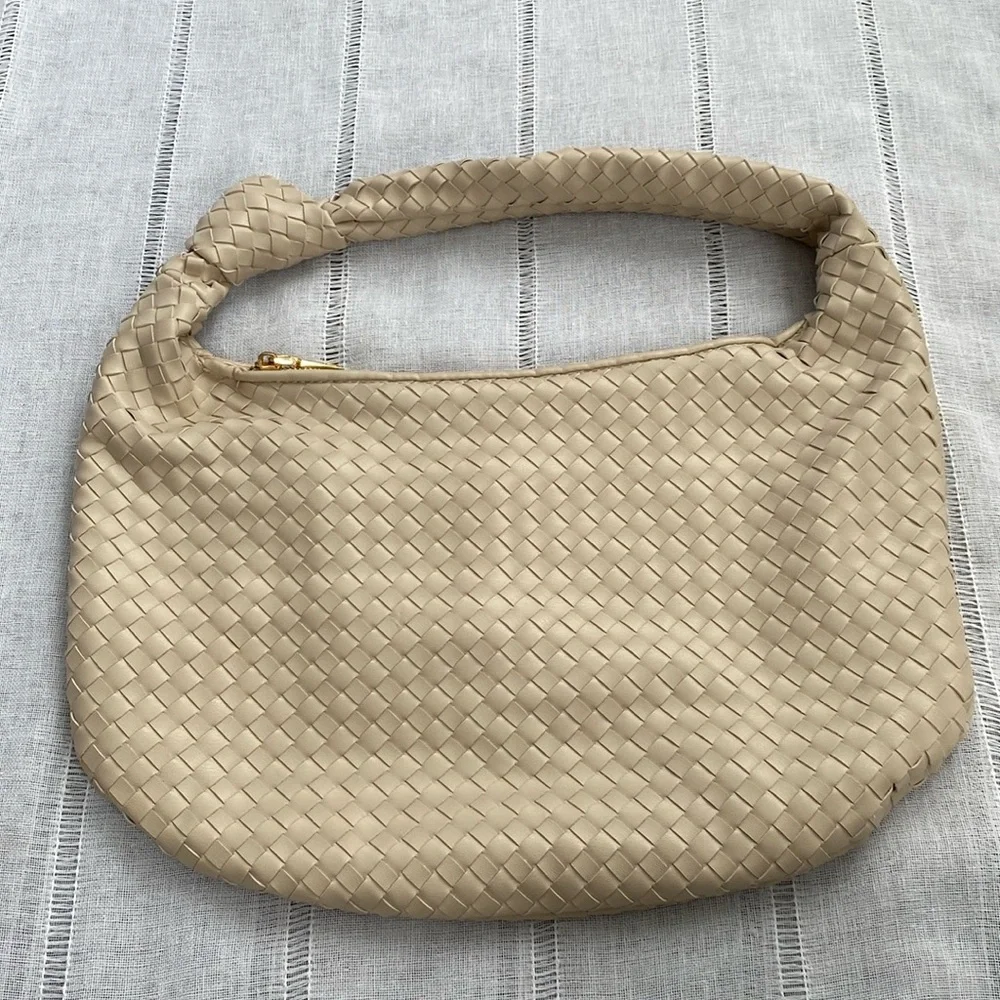 Merlie Blanco Ivory woven shoulder bag. - Picture 11 of 12